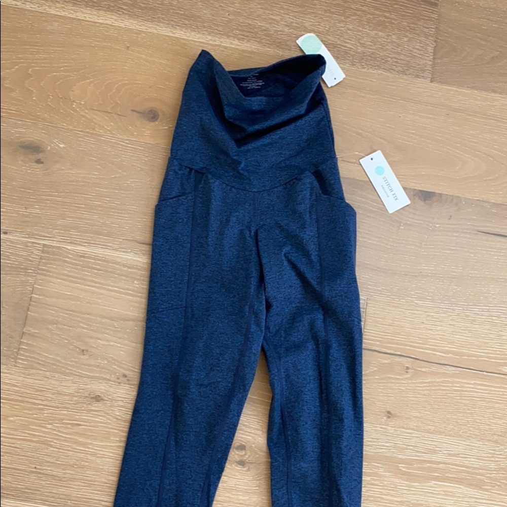Maternity pocket leggings.